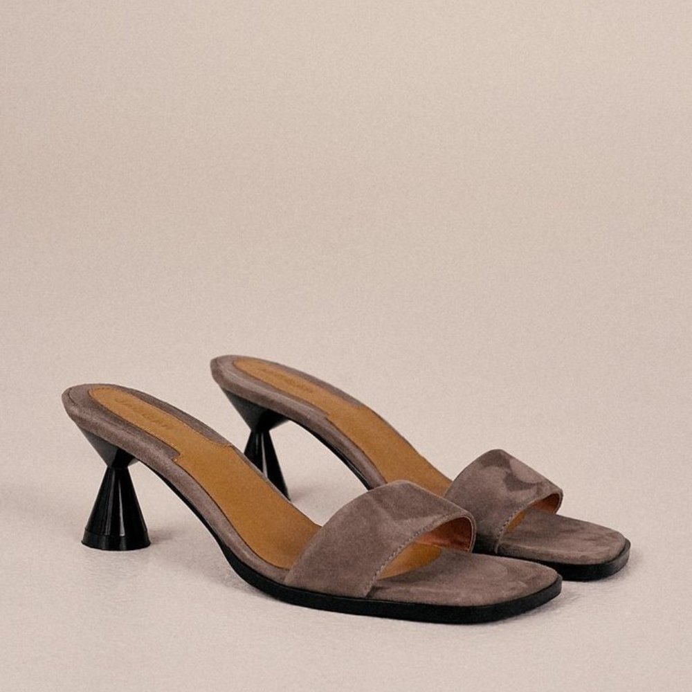 NWT Pace Suede Slide